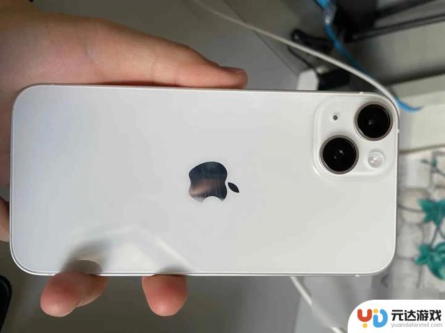 iPhone16缺乏创新遭批评，但经典款却大受欢迎，购买是否划算？