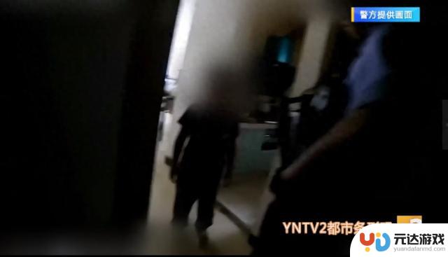 男孩独自在家，手机无法解锁，却被吓坏，只能怎么办？