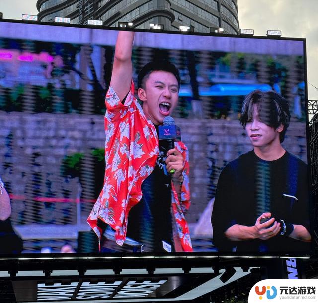 无畏契约在重庆打造了一座令人热血沸腾的“赛博瓦城”！