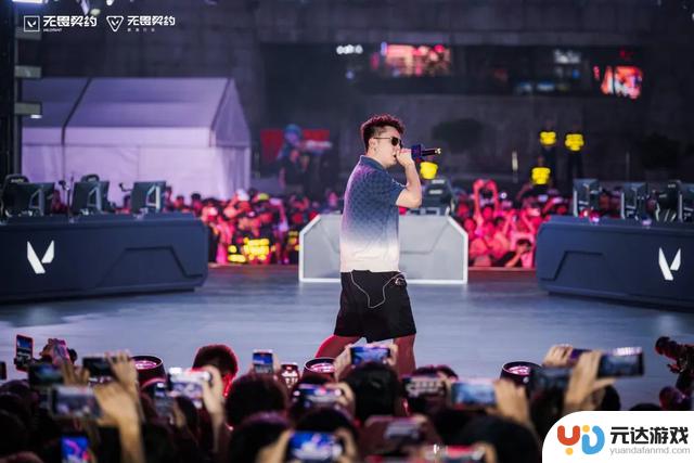 无畏契约在重庆打造了一座令人热血沸腾的“赛博瓦城”！